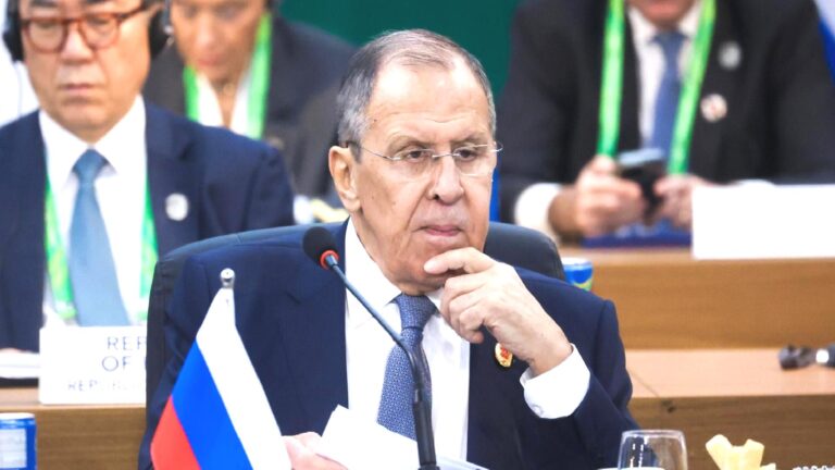 Yaptırımlar nedeniyle davet edilmedi: İngiliz muhabir, Lavrov’un basın toplantısına gizlice sızdı