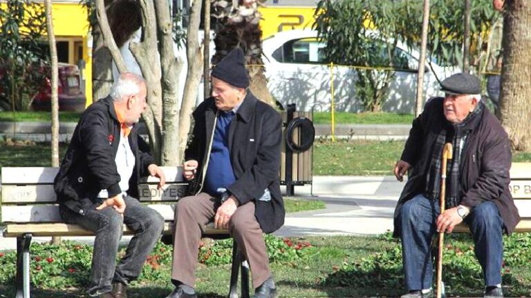 Araştırma: Türkiye’deki emeklilerin zorlu yaşam koşulları; gelirleri azalırken sosyal hayattan da uzaklaşıyorlar