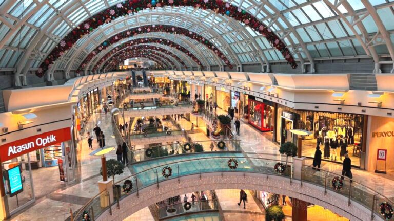 Ertuğrul Özkök: Kasımda yurt dışında 3 bin dolardan fazla “tax free” alışveriş yapan Türklerle ilgili istihbarat raporu