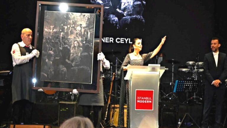 Ertuğrul Özkök: Türk sanat sosyetesinin en büyük galasından geriye kalan 2 görüntü