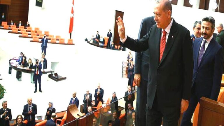 Kulis: Meclis’te Erdoğan’ı umutlandıran gelişmeler var, Gelecek-Saadet vekilleri komple AKP’ye geçebilir