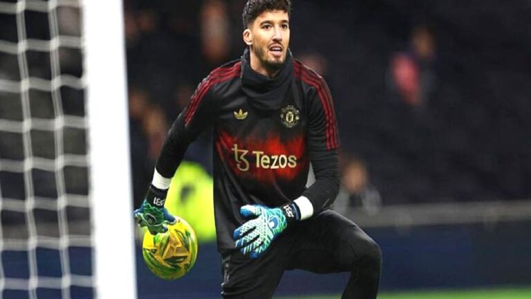 Manchester United Altay Bayındır’la yollarını ayırmak istiyor