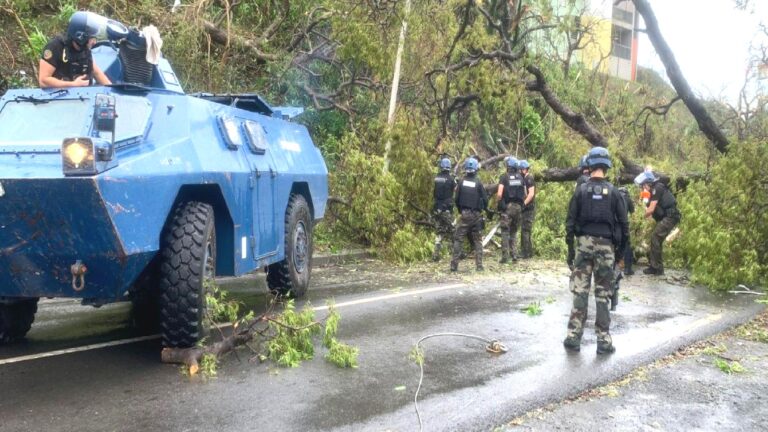 Mayotte halkı Macron’un istifasını istedi: ‘Fransa olmasaydı, 10 bin kat daha kötü durumda  olurdunuz’