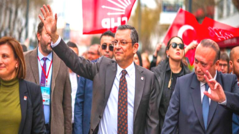 Özgür Özel: Biz meydana inelim, bir milyon kişi meydana iner, rejim değişir