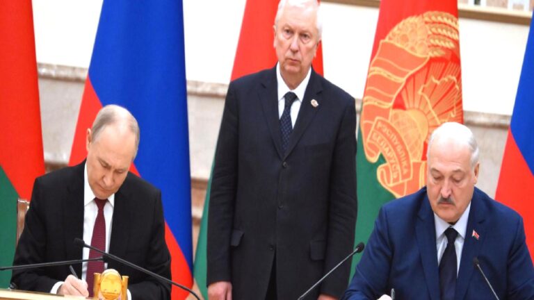 Putin ve Lukaşenko güvenlik garantileri anlaşmasını imzaladı: ‘Nükleer silah kullanımını da öngörüyor’