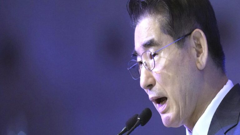Sıkıyönetim ilanı nedeniyle gözaltındaydı: Güney Kore’nin Eski Savunma Bakanı Kim Yong-hyun intihar etmeye kalkıştı