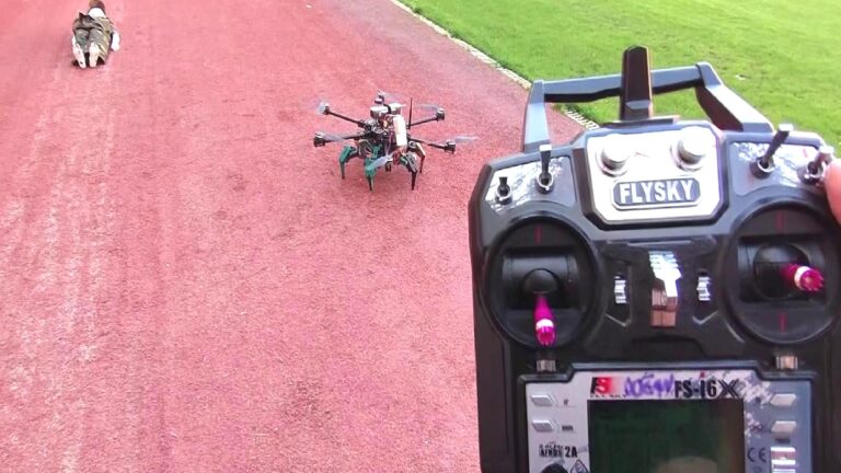 Sivaslı lise öğrencileri örümcek drone geliştirdi: Hem uçuyor hem de engebeli arazide yürüyebiliyor