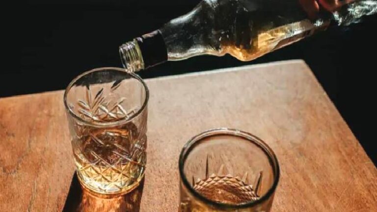Yılbaşı öncesi dikkat, sahte alkol ölümleri artıyor: Tat ve kokudan ayırt edilemiyor