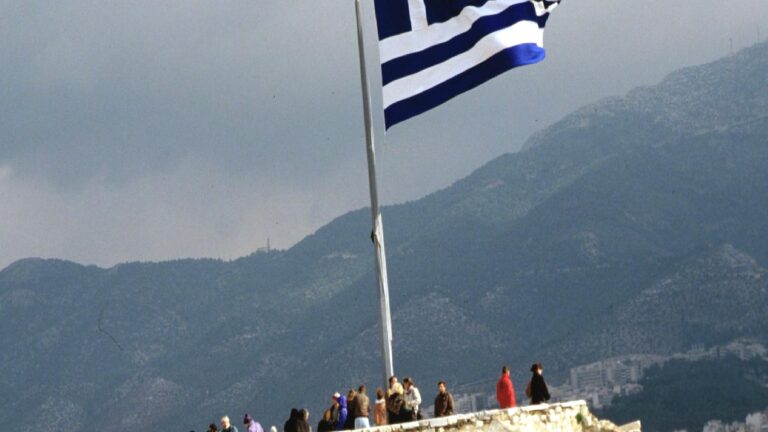 Yunanistan’dan Suriye’deki iktidar değişikliğine destek