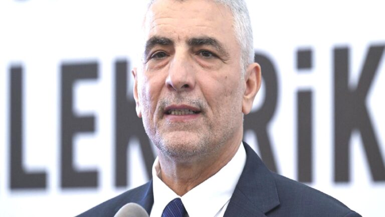 Bakan Bolat: Komşumuz İran ile sınır ticaretimizi artırmak ve gümrük alanındaki iş birliğimizi güçlendirmek istiyoruz