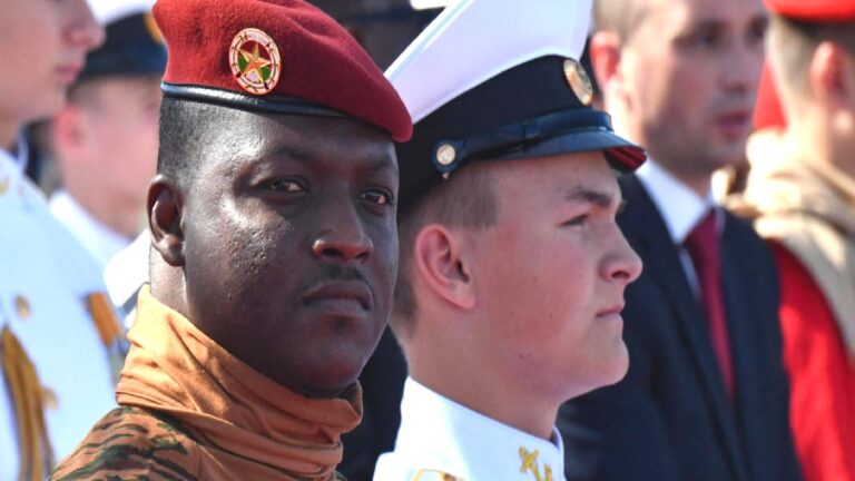 Fransız diplomatları ülkeden kovan Burkina Faso Cumhurbaşkanı Traore: Macron Afrikalıları insan olarak görmüyor