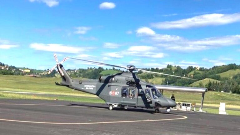 Hindistan’da helikopter düştü: 3 Ölü