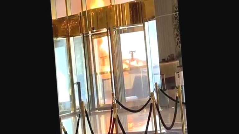 Las Vegas’taki Trump International’ın önündeki araç alev alarak patladı