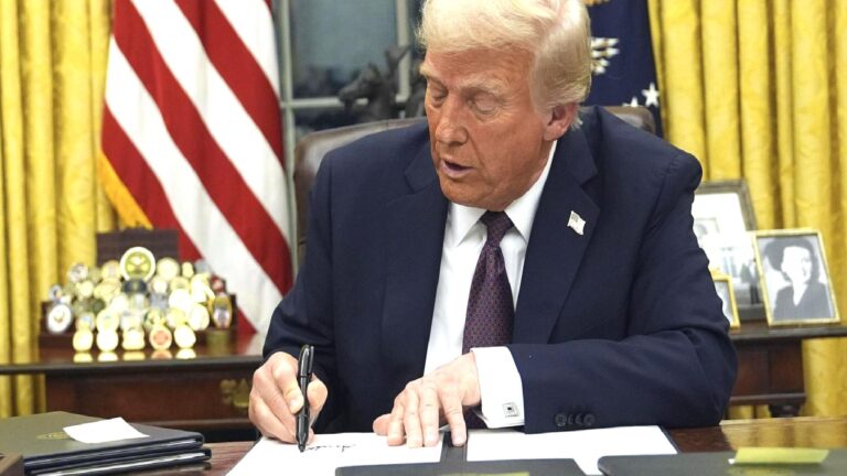 Trump, 30 bin kişilik ‘göçmen tesisi’ kuracak