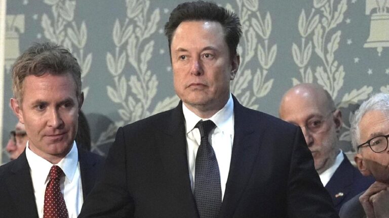 Yemin töreninde gündem oldu: İş insanı Elon Musk Nazi selamı verdi