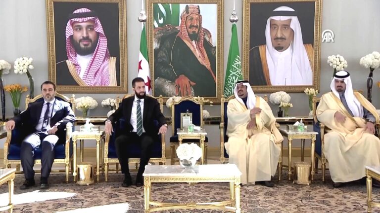 Ahmet eş-Şara, ilk yurt dışı ziyaretini Suudi Arabistan’a yaptı