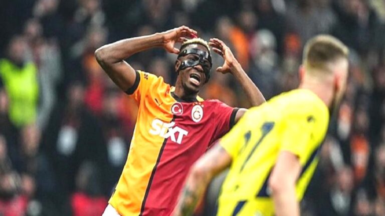 Galatasaray’da Victor Osimhen penaltı bekledi! Hakem devam dedi