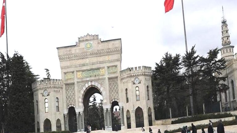 İstanbul’da kar etkili oldu: Yarın üniversiteler tatil mi?