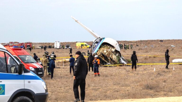 RT: Düşen Azerbaycan uçağında bulunan ‘dış nesneler’ henüz Rus tarafına ulaşmadı