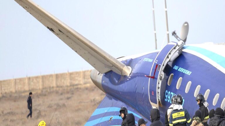 Rusya: Kazakistan Ulaştırma Bakanlığı’nın raporunda uçak kazasının nedenlerine ilişkin sonuçlar yer almıyor