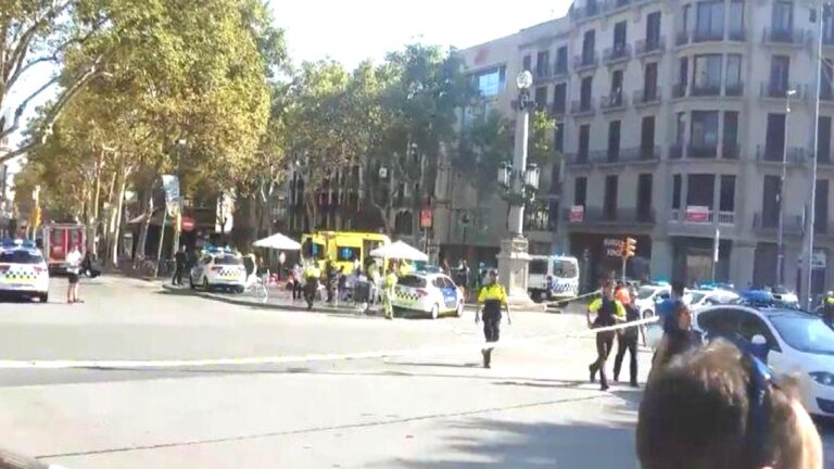 Barselona’da turist ve öğrenci otobüsü çarpıştı: 34 kişi yaralandı