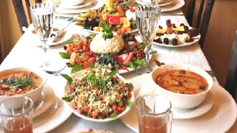 Beslenme uzmanı, bayram öncesinde uyardı: Hangi yiyecekleri tercih etmek gerekiyor?