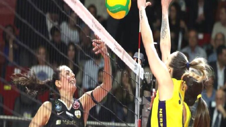 CEV Şampiyonlar Ligi’nde Fenerbahçe’yi deviren VakıfBank yarı finalde!