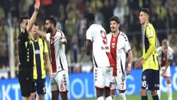 Fenerbahçe – Samsunspor maçında kırmızı kart!