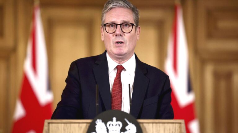 İngiltere Başbakanı Starmer: Londra Rus varlıklarına el konulması seçeneklerini araştırıyor