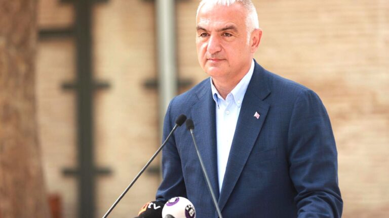 Kültür ve Turizm Bakanı Ersoy: Rublenin değer kazanması olumlu, 2025’te 7 milyon Rus turist hedefliyoruz