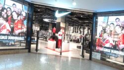 Nike mağazalarında grev kararı; çalışan hakları için mücadele başlıyor