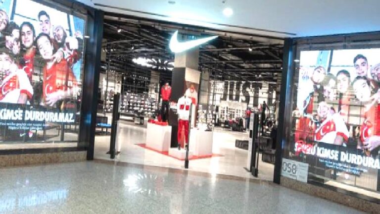 Nike mağazalarında grev kararı; çalışan hakları için mücadele başlıyor