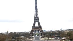 Paris’te Ukrayna’ya asker gönderilmesine karşı protesto gösterileri düzenleniyor