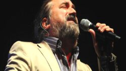 Sahnede fenalaşan Volkan Konak hastaneye kaldırıldı