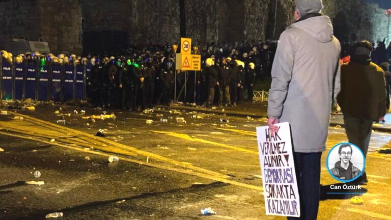 Saraçhane’den Taksim’e yürümek isteyen vatandaşlara polisten biber gazlı müdahale!