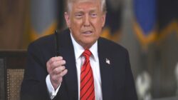 Trump, ilk seçim kampanyasının Rusya ile bağlantılı olduğu iddialarına ilişkin verilerin gizliliğini kaldırıyor