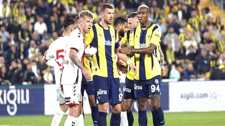 Usta yazardan çarpıcı eleştiri: “Fenerbahçe formasını taşıyamaz hale geldiler!”