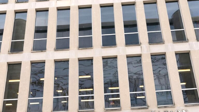 ABD Yüksek Mahkemesi’nden tartışmalı karar: Öğretmen eğitimi için ayrılan 65 milyon dolarlık ödenek askıya alındı