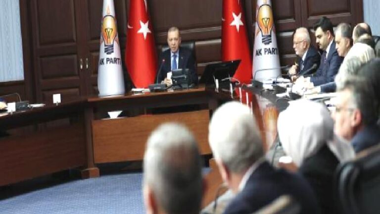 AKP MYK toplanıyor: Masada hangi konular var?
