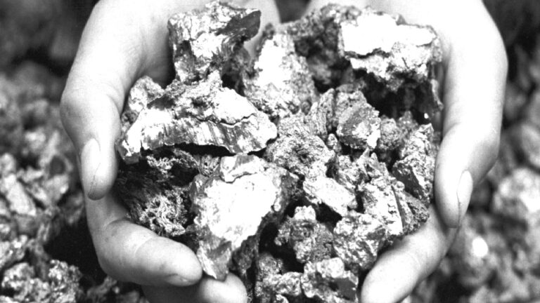 Batı basını: Ukrayna’daki minerallerin çıkarılması milyarlarca dolarlık yatırım gerektirecek