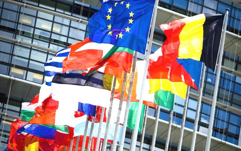 İtalya’da on binlerce kişi AB’nin yeniden silahlanma planını protesto etti