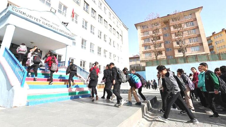 Okullarda tatil sonrası ilk ders zili çaldı