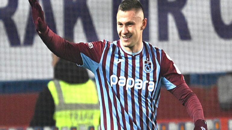 Osimhen’i solladı