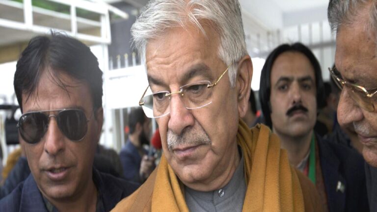 Pakistan Savunma Bakanı, Hindistan’la gerilimden tedirgin: ‘Savaşa yol açabilir’