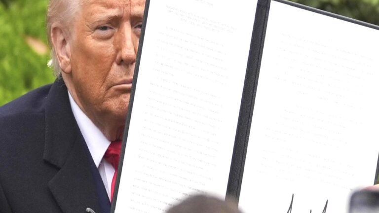 Trump ‘duş başlığı’ kararnamesi imzaladı: ‘Güzel saçlarıma bakım yapmak için duş almayı seviyorum’