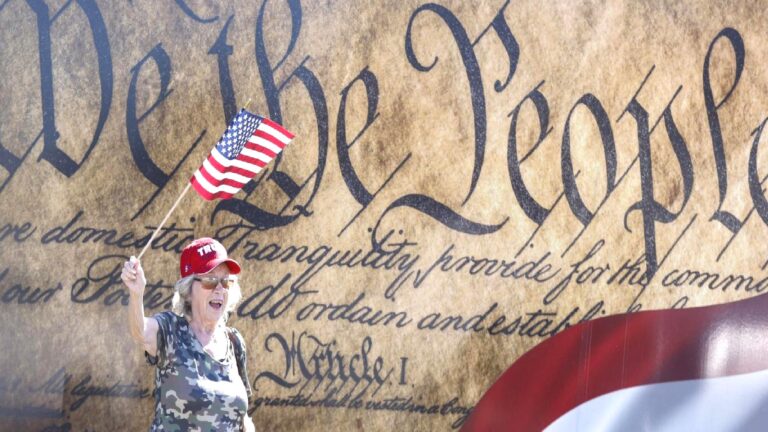 Washington’da binlerce kişi Trump’ı protesto etti