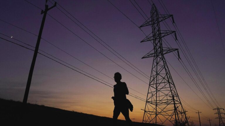 ABD’de büyük fırtına: 160 bin kişi elektriksiz kaldı