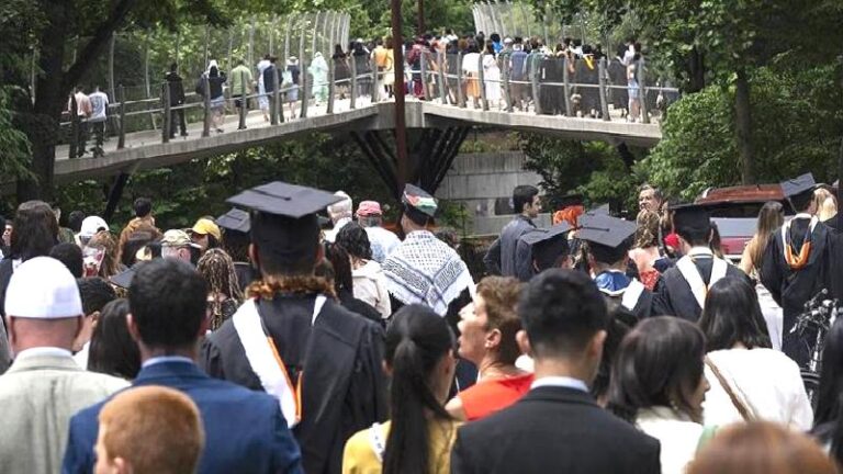 ABD’deki Princeton Üniversitesi’nin mezuniyet töreninde öğrencilerden Gazze’ye destek