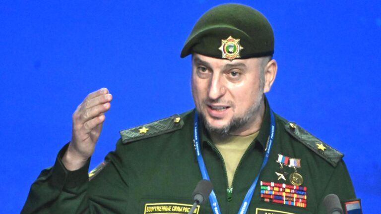 Çeçen komutan Alaudinov: Eli kana bulanmamış Ukraynalı askerler, Rus ordusu saflarına geçebilir