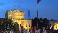 CHP’nin Beyazıt mitinginde görünen kulede yanan ışığın anlamı ne?